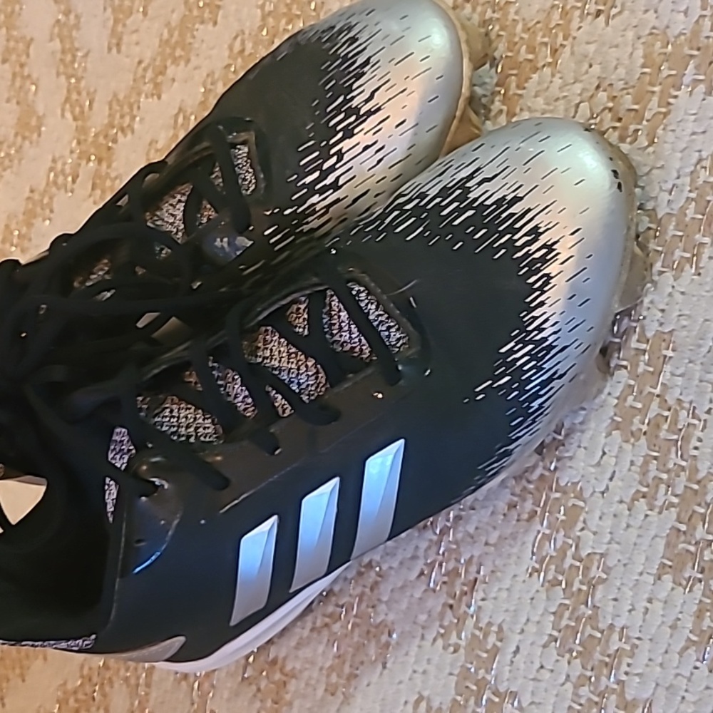 Baseball cleats